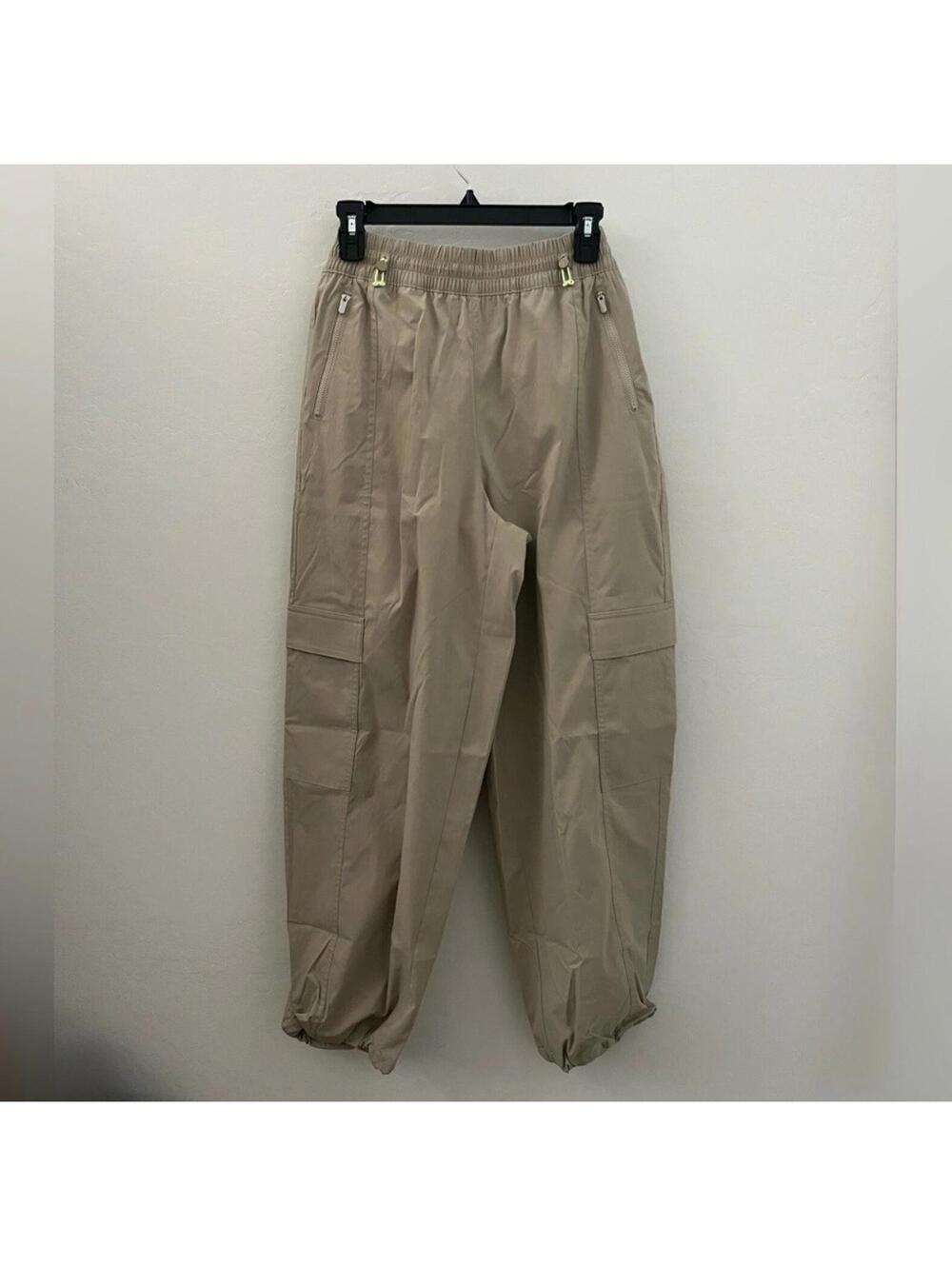 New $129 Athleta Cascade Cargo Pants with zippers - Womens small